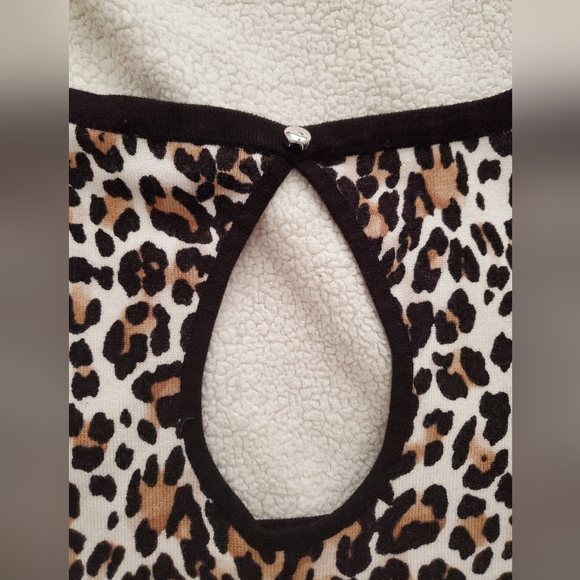 White House Black Market Cheetah Print Top - Picture 4 of 4